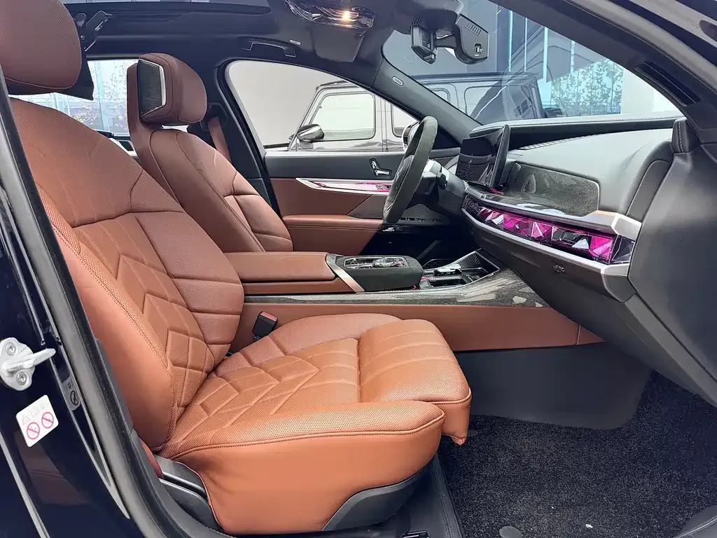 BMW i7 — фото 6