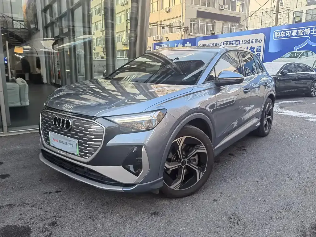 Audi Q4 e-tron — фото 1