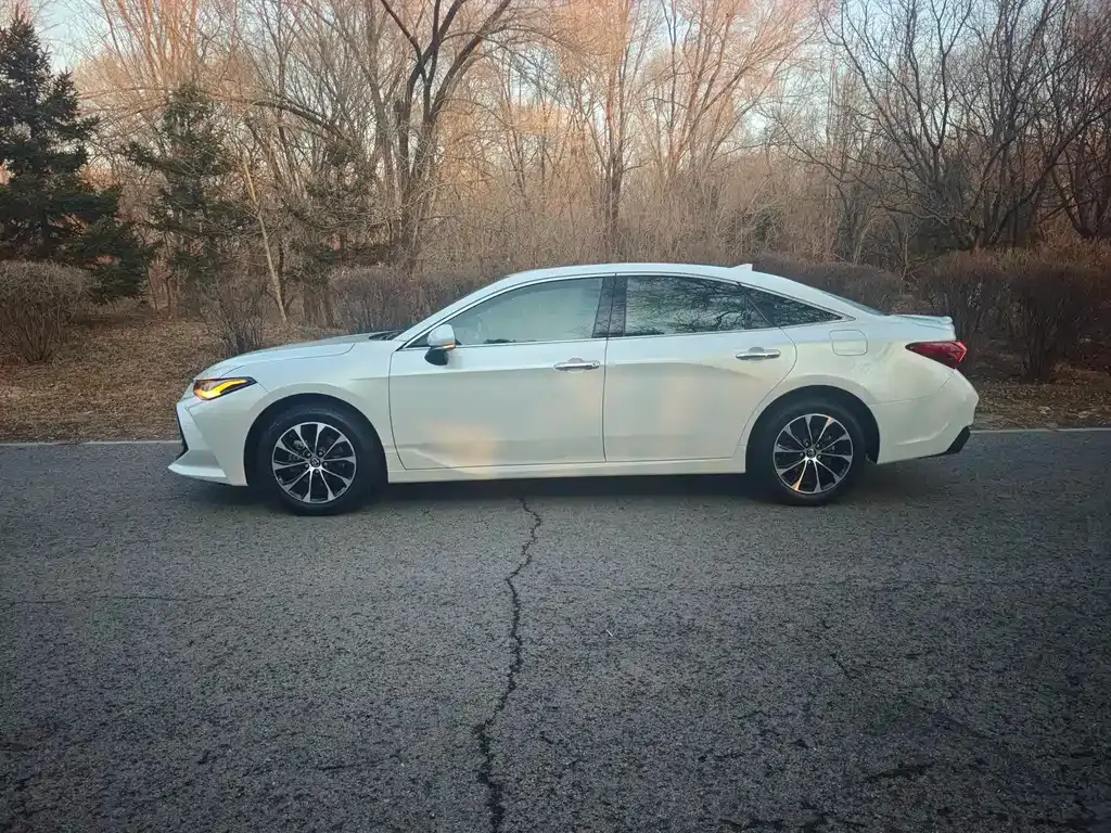Toyota Avalon — фото 10