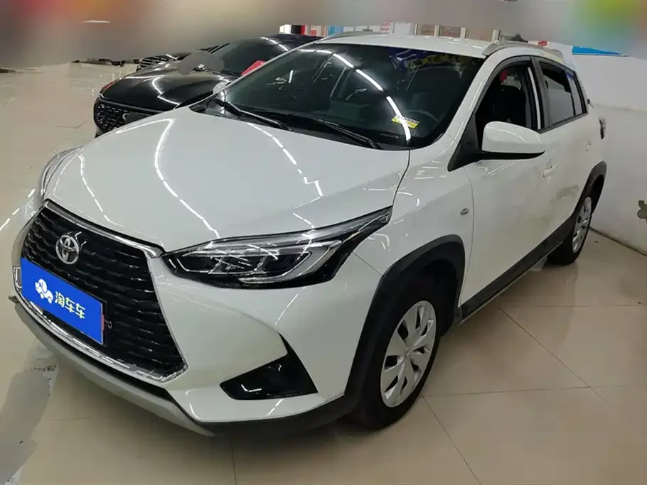 Toyota Yaris L — фото 1