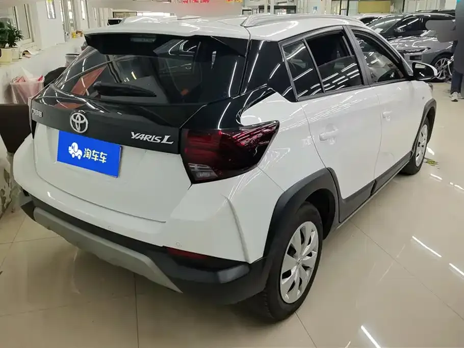 Toyota Yaris L — фото 7