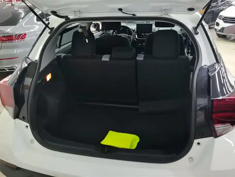 Toyota Yaris L — фото 2