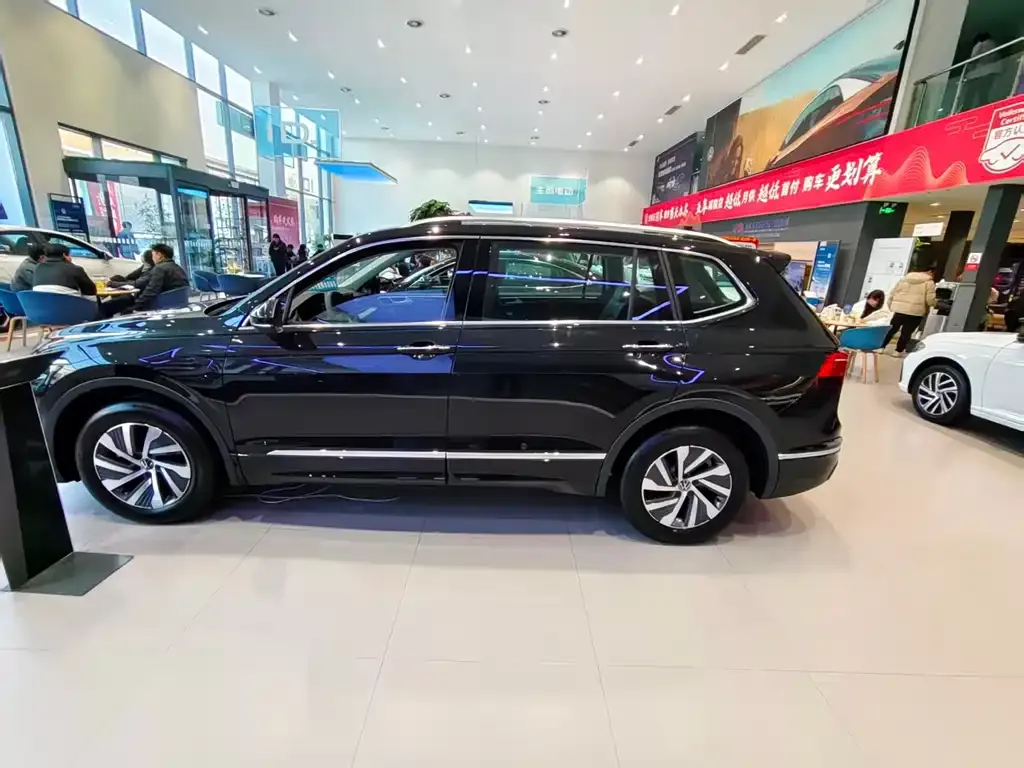 Volkswagen Tiguan L New Energy — фото 4