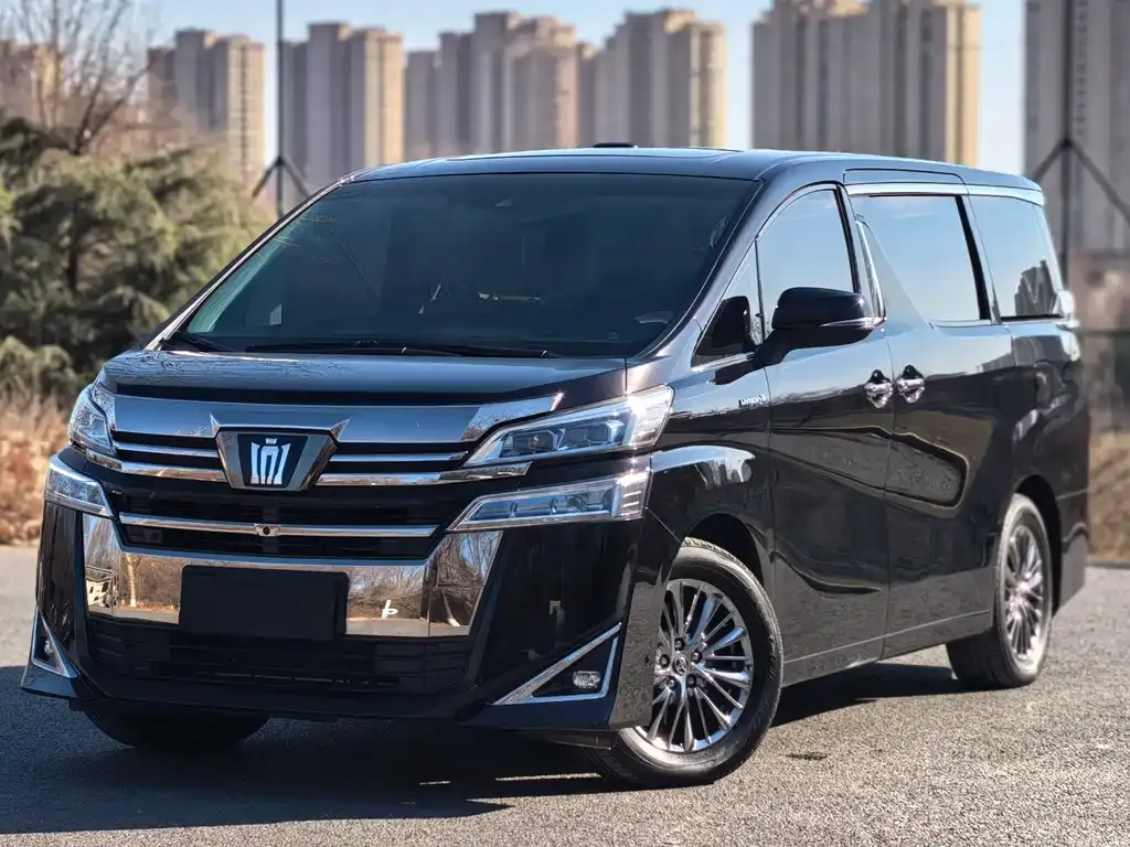 Toyota Vellfire — фото 1