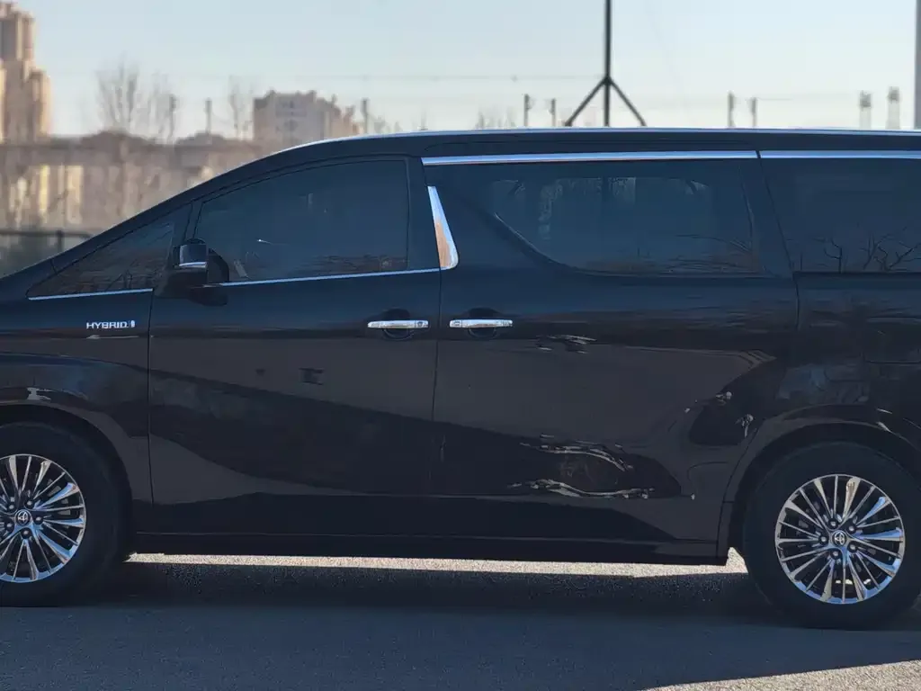 Toyota Vellfire — фото 3