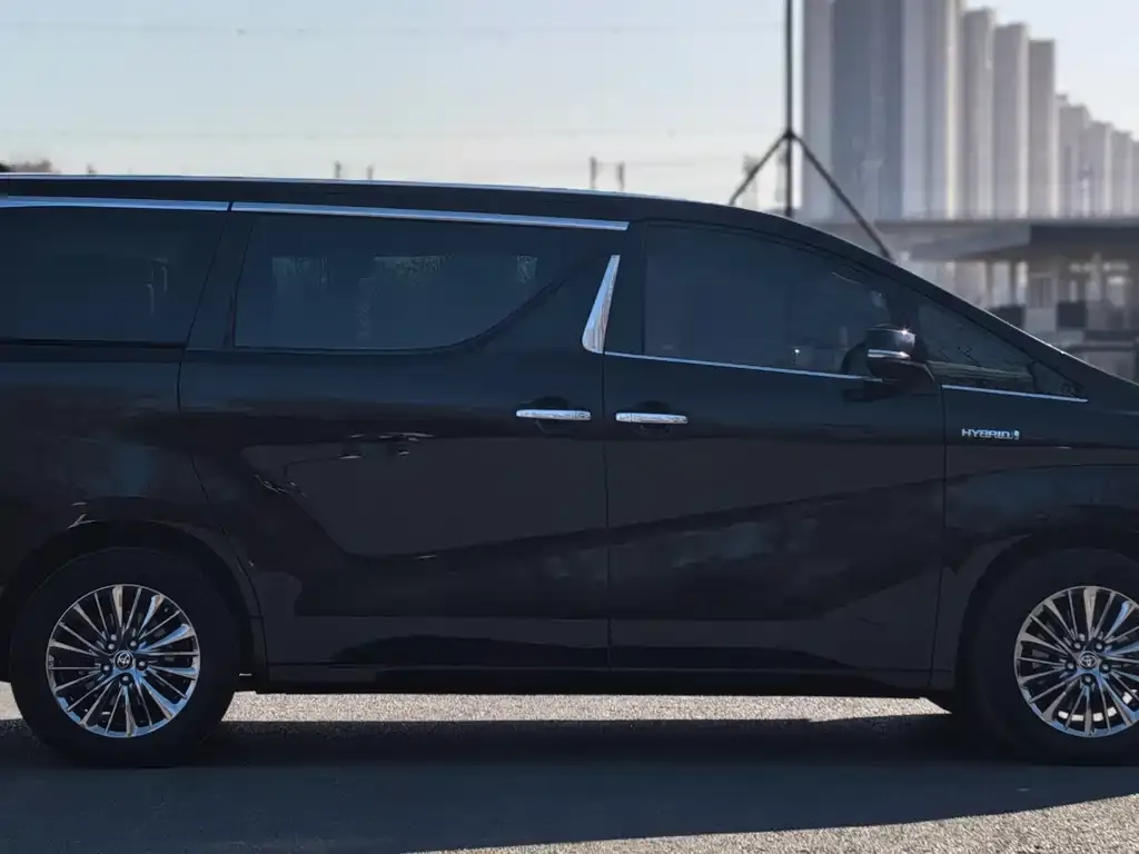 Toyota Vellfire — фото 4
