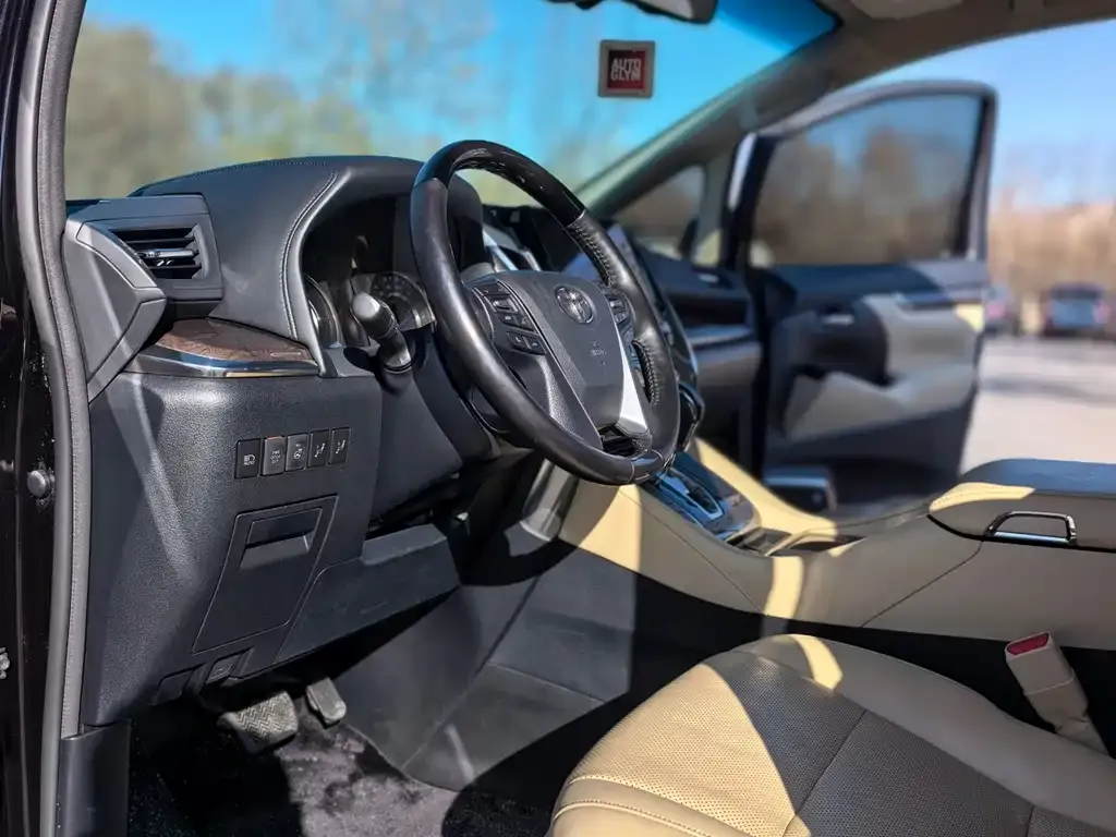 Toyota Vellfire — фото 9