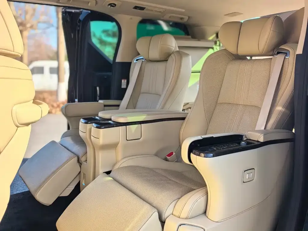 Toyota Vellfire — фото 7