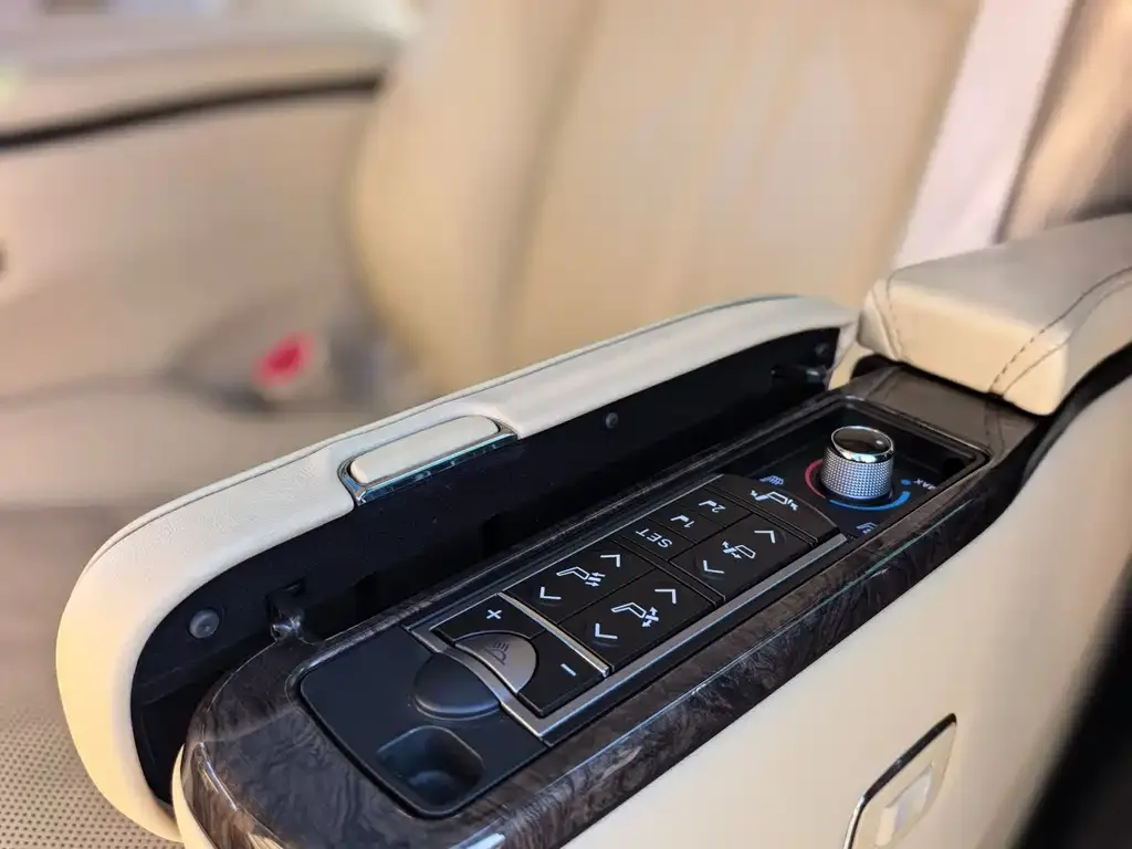 Toyota Vellfire — фото 2