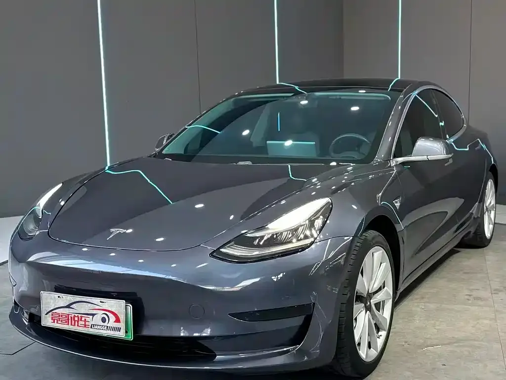 Tesla Model 3 — фото 1