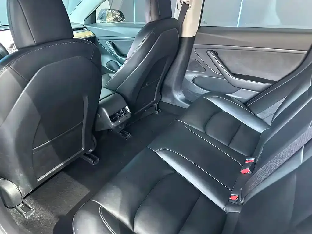 Tesla Model 3 — фото 10
