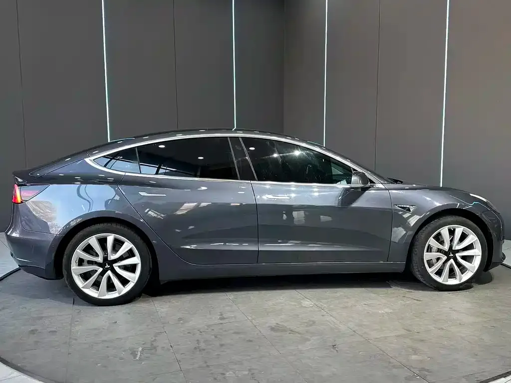 Tesla Model 3 — фото 5