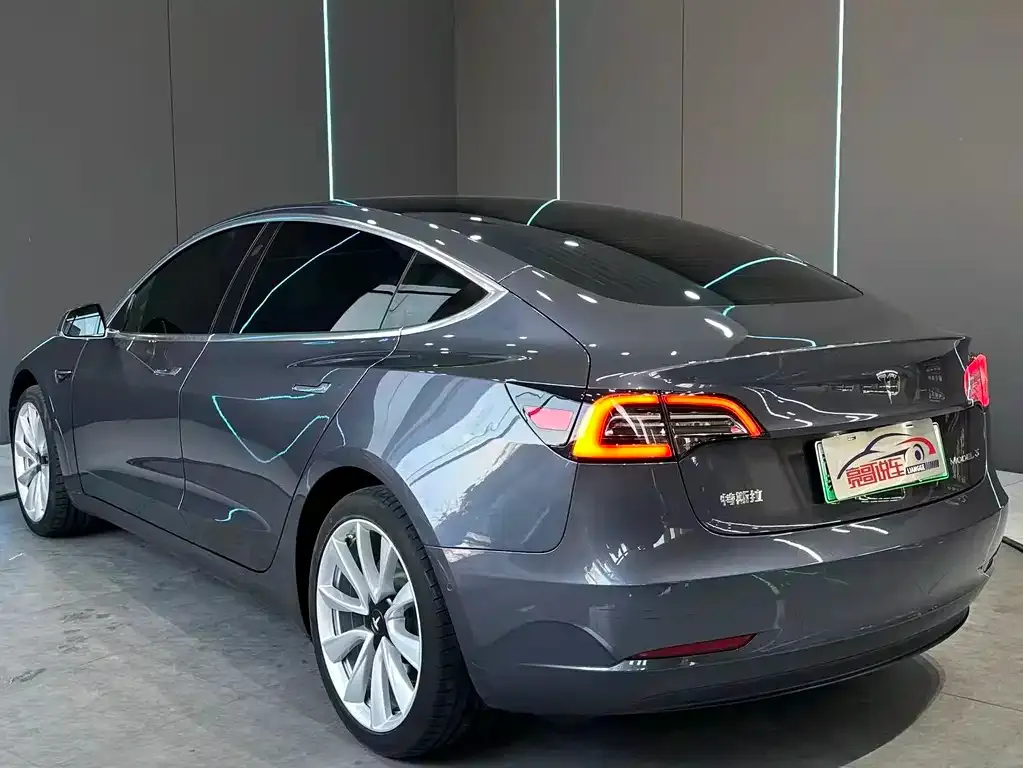 Tesla Model 3 — фото 8