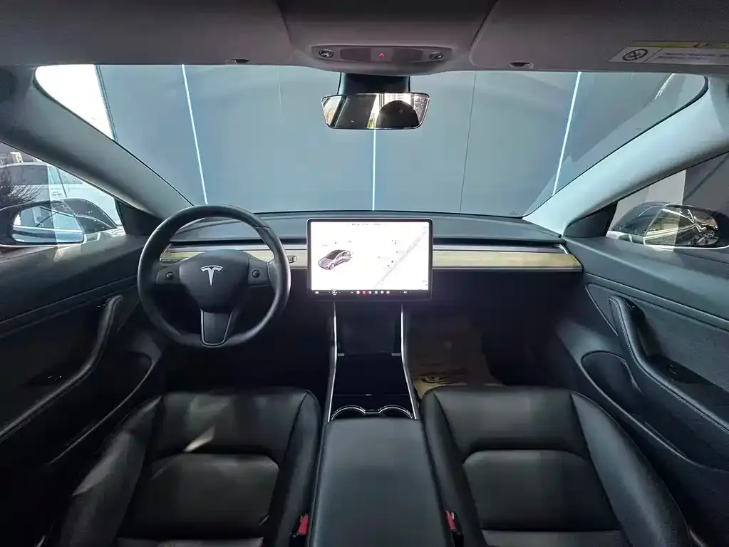 Tesla Model 3 — фото 9
