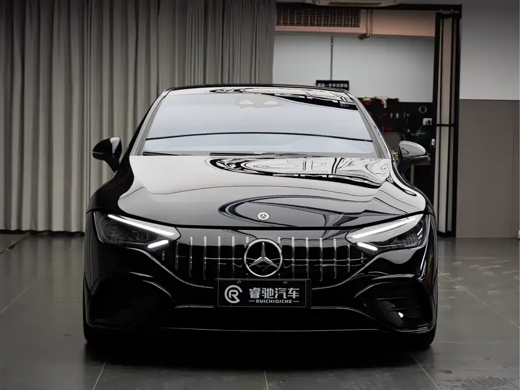 Mercedes-Benz EQE AMG — фото 6