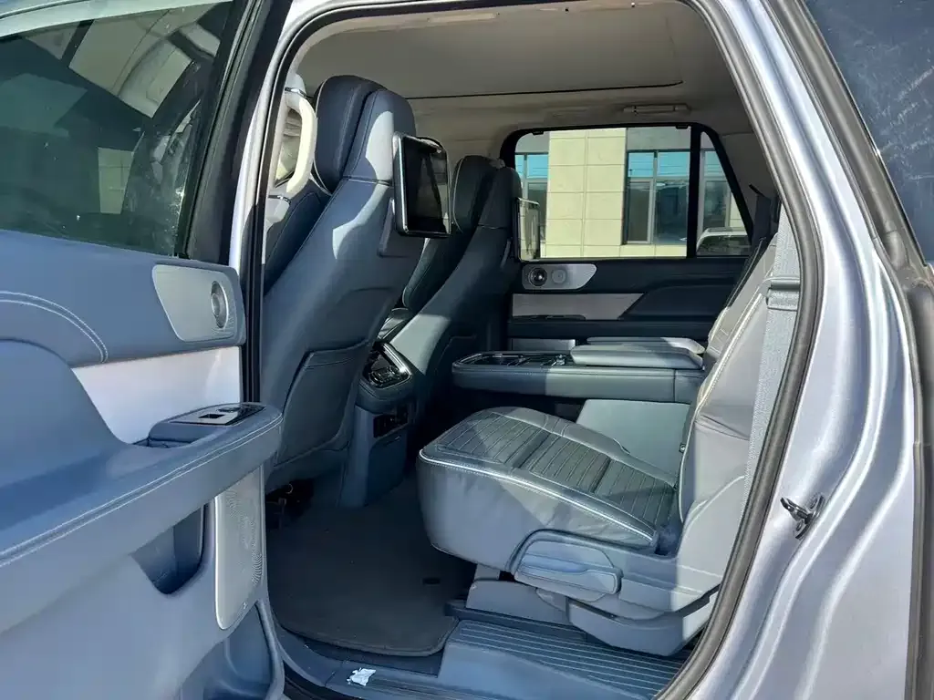 Lincoln Navigator — фото 9