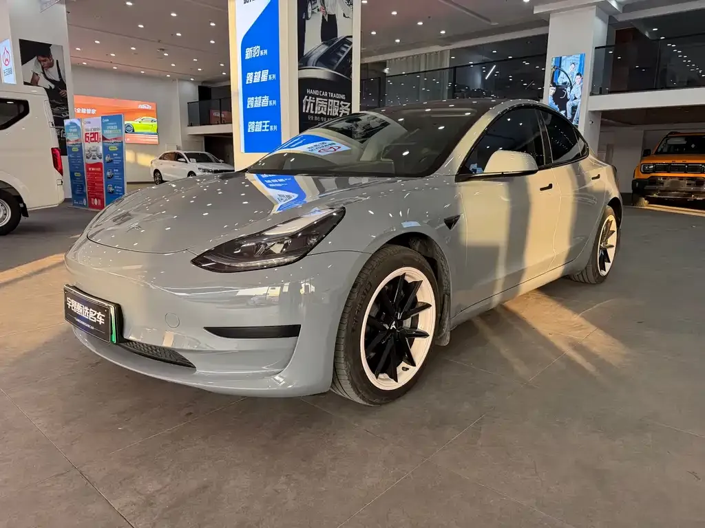Tesla Model 3 — фото 9