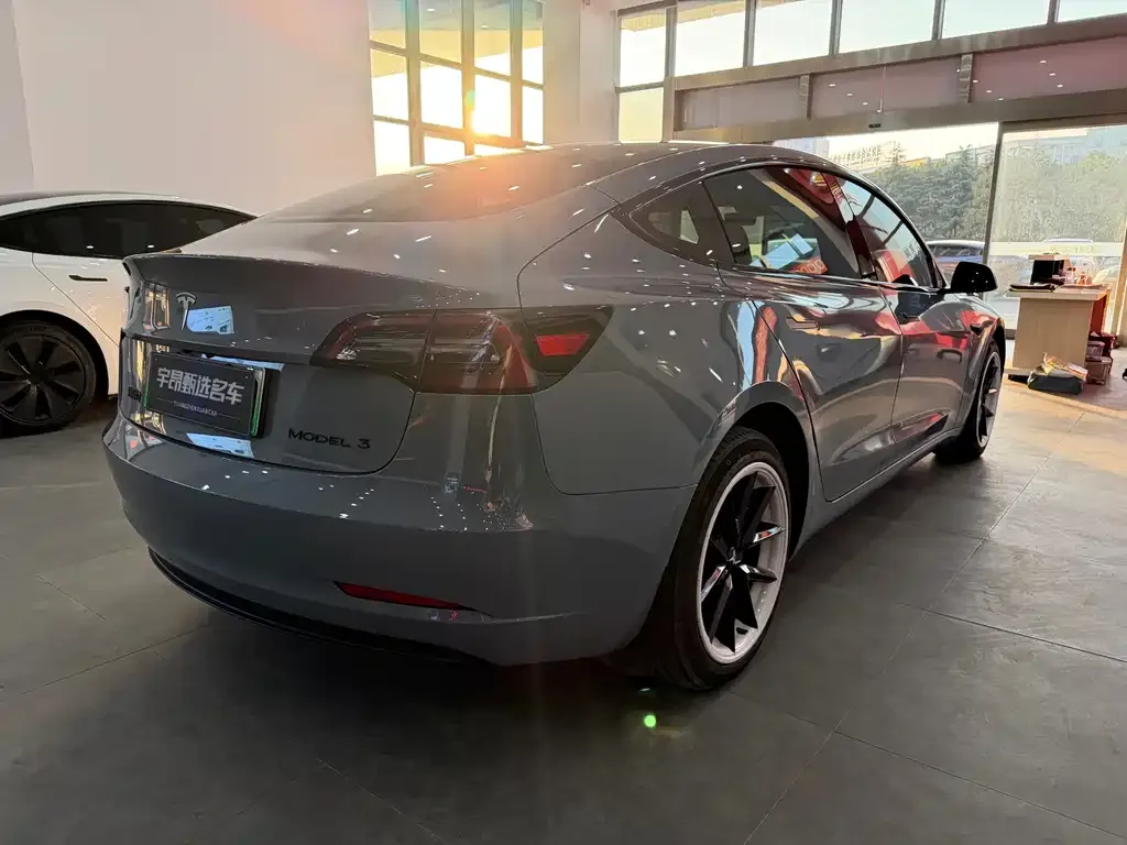 Tesla Model 3 — фото 2
