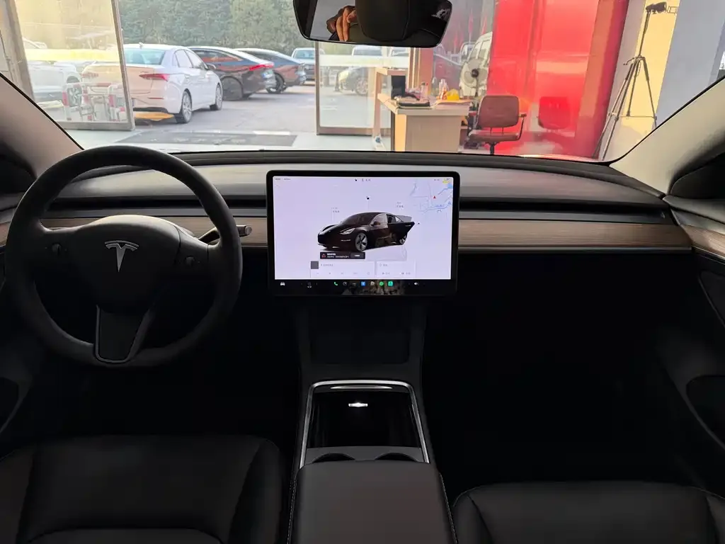 Tesla Model 3 — фото 7