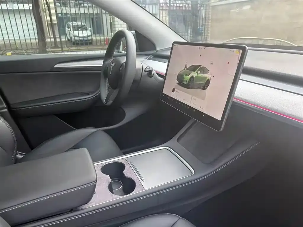 Tesla Model Y — фото 8