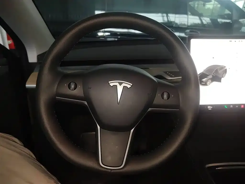 Tesla Model Y — фото 7