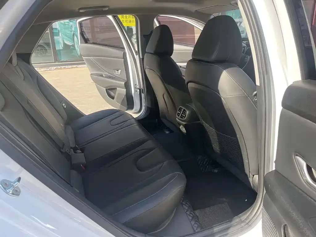 Hyundai Elantra — фото 3