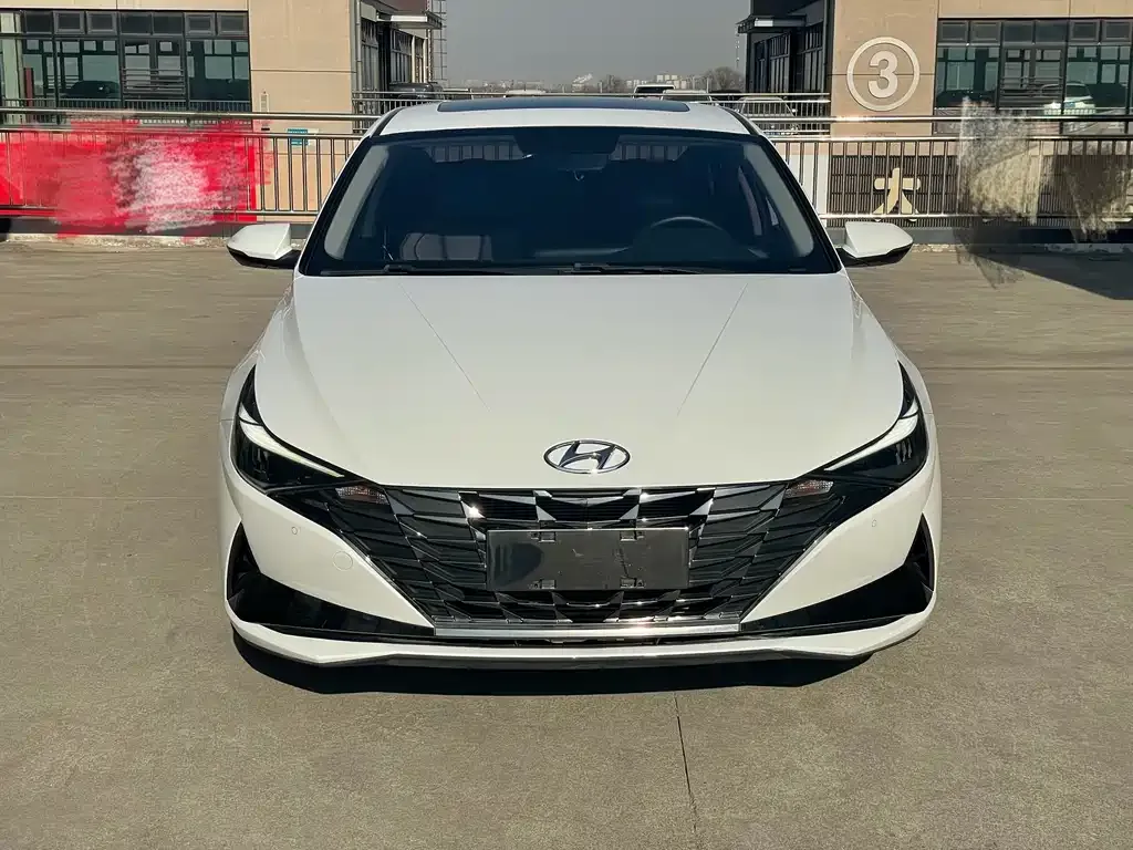 Hyundai Elantra — фото 7