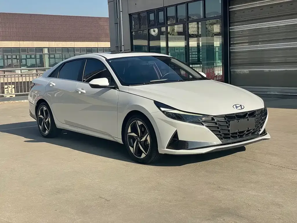 Hyundai Elantra — фото 6