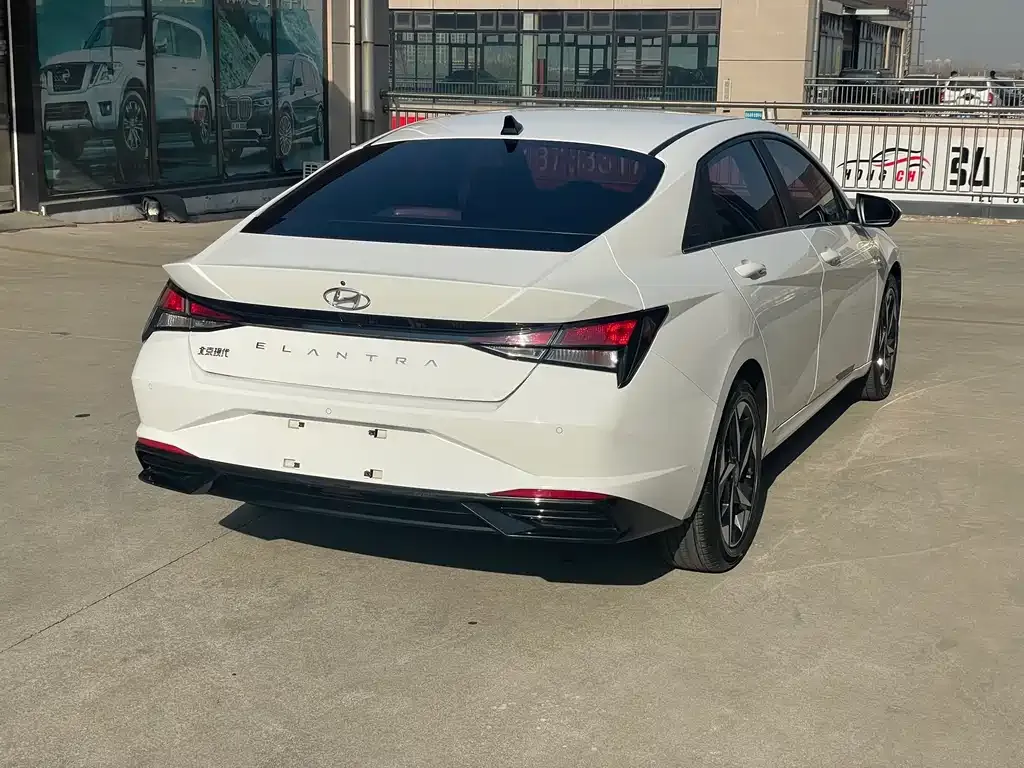 Hyundai Elantra — фото 4