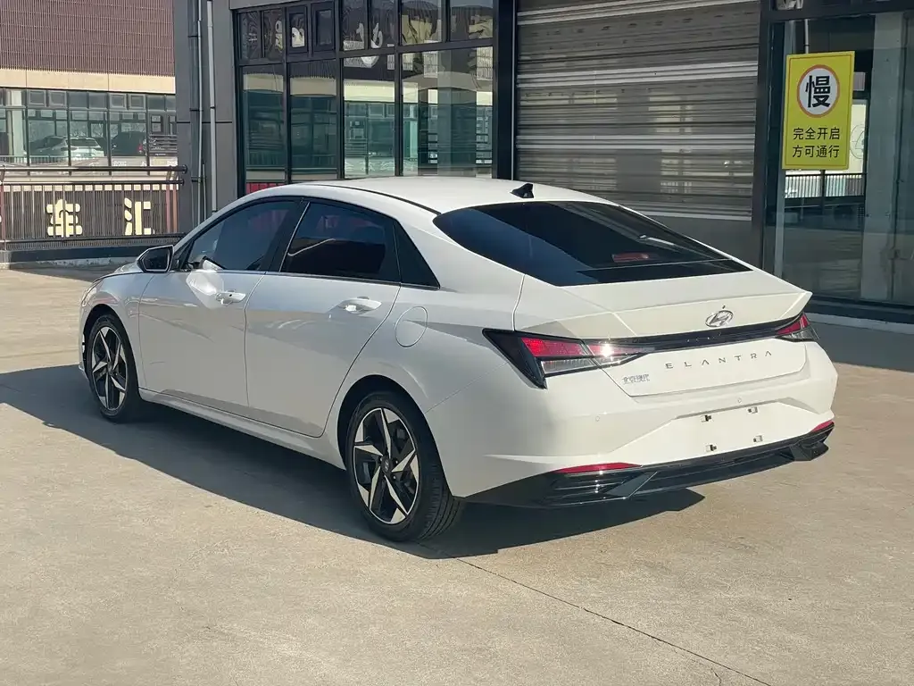 Hyundai Elantra — фото 9