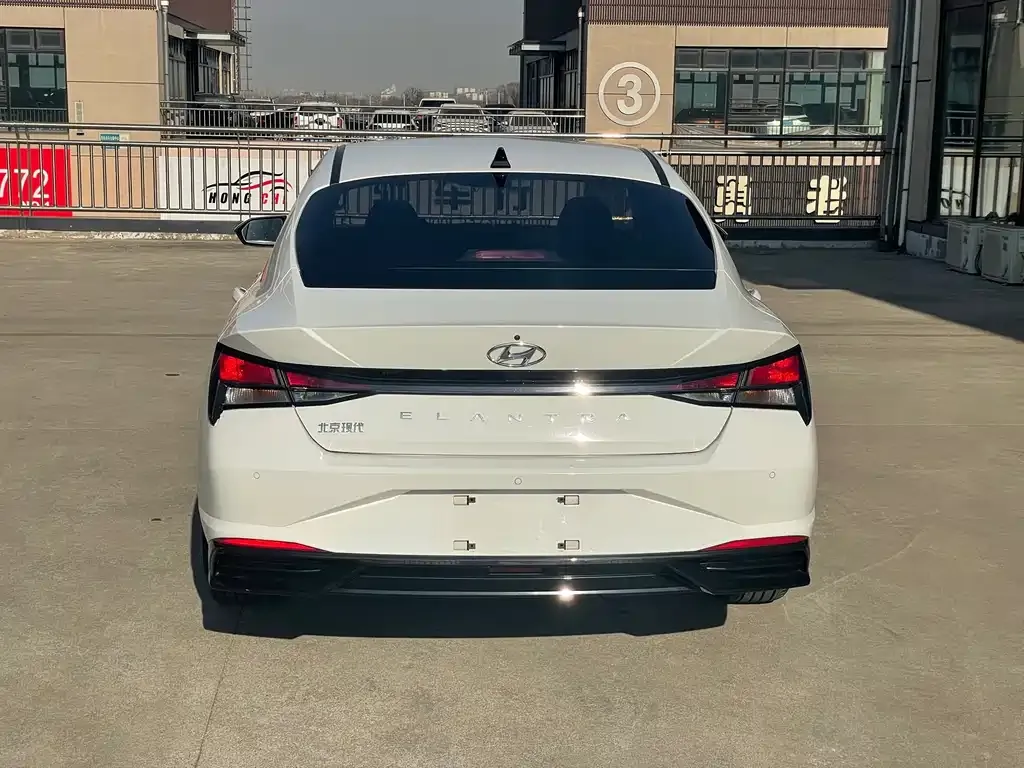 Hyundai Elantra — фото 8