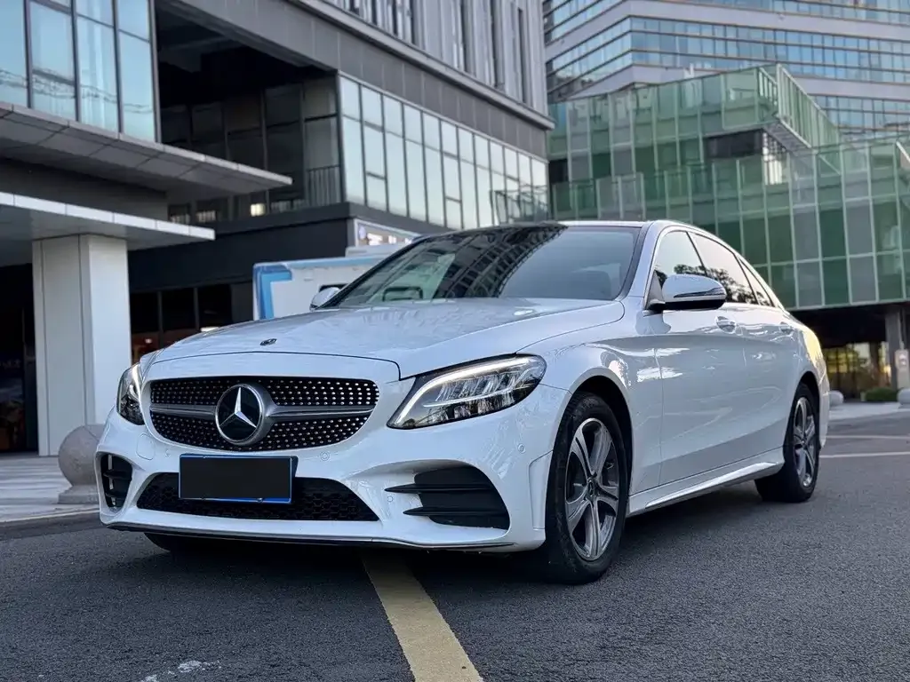 Mercedes-Benz C-Class — фото 1