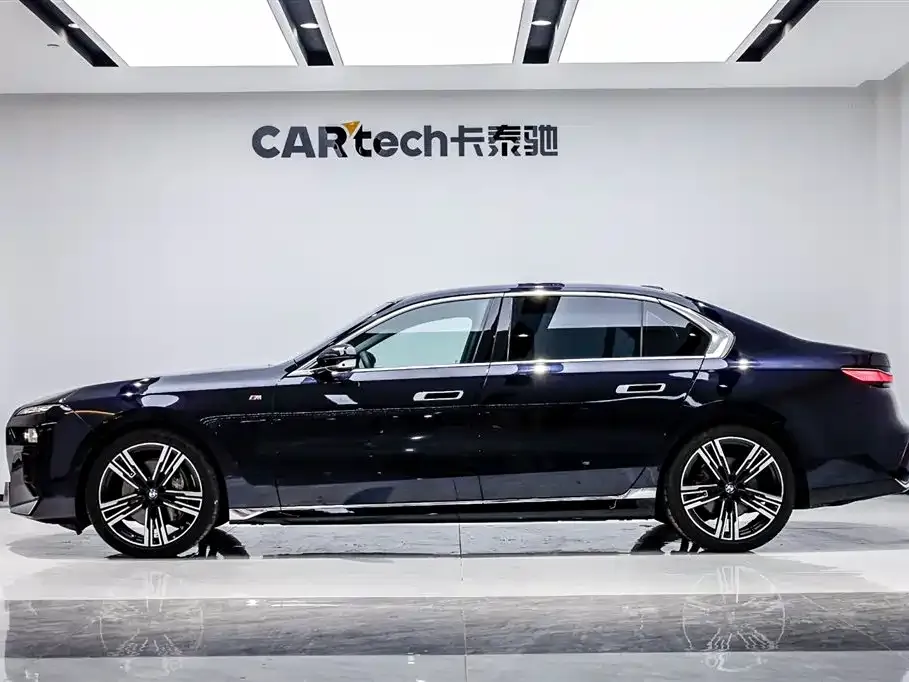 BMW 7 Series — фото 9