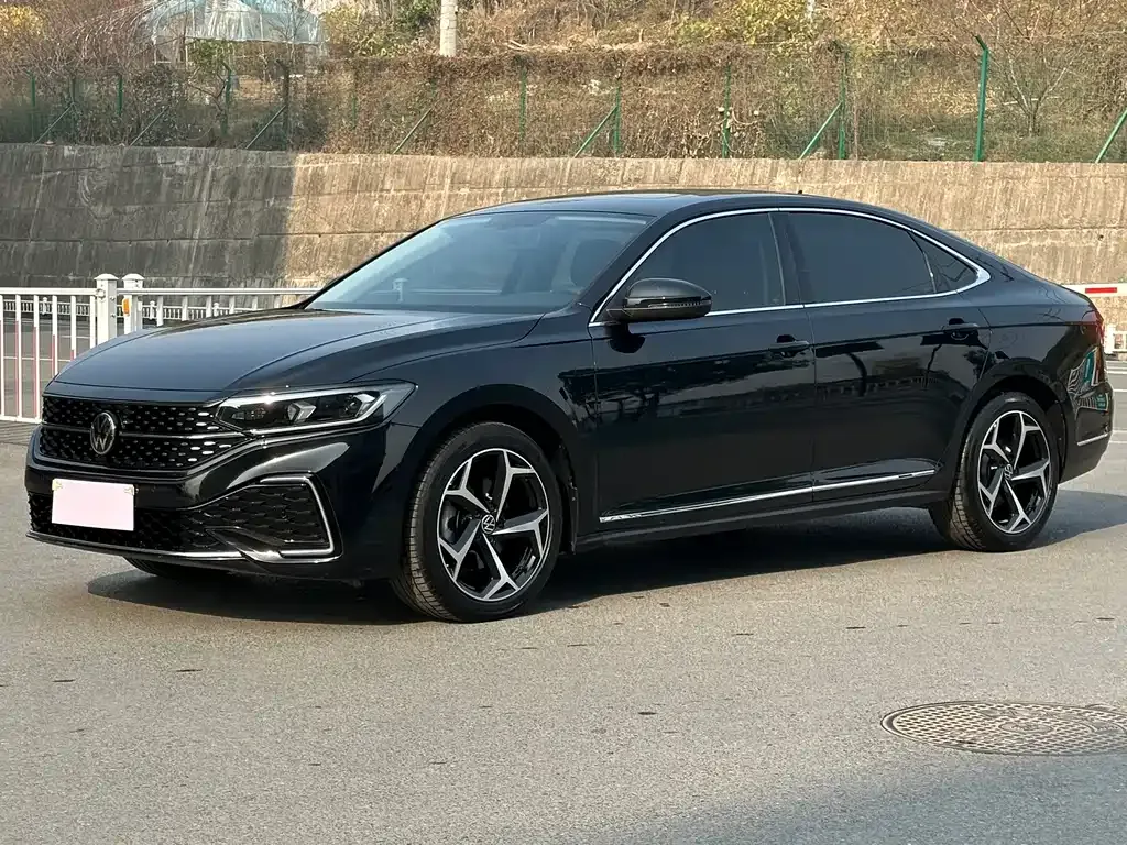 Volkswagen Passat — фото 1