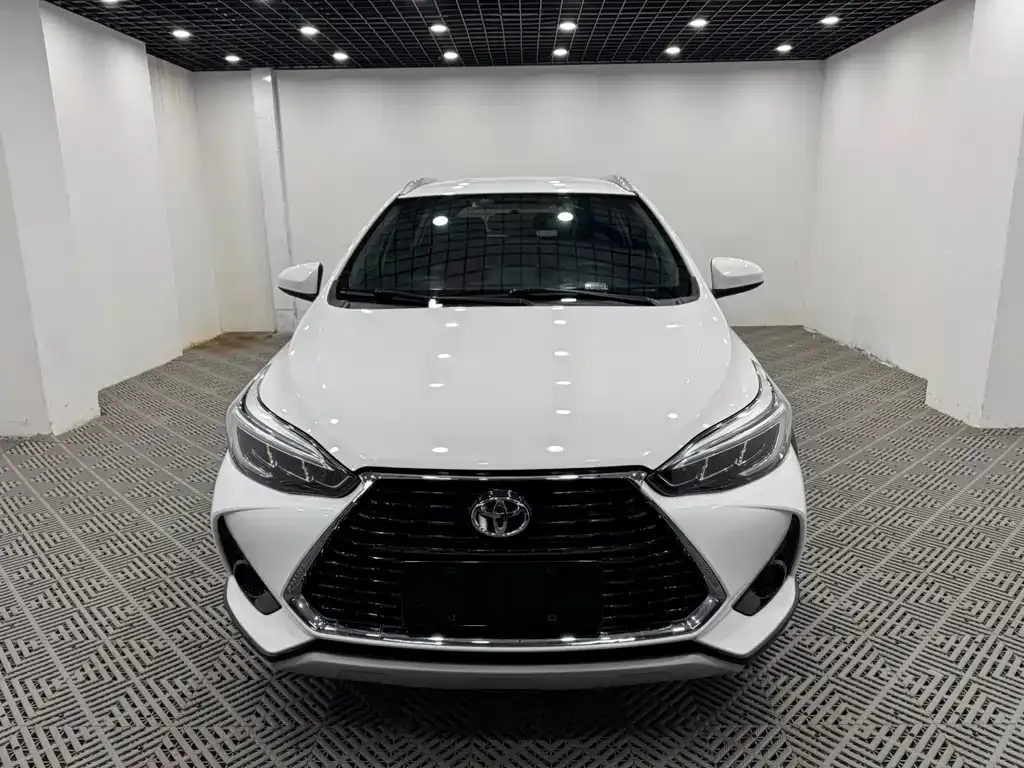 Toyota Yaris L — фото 2