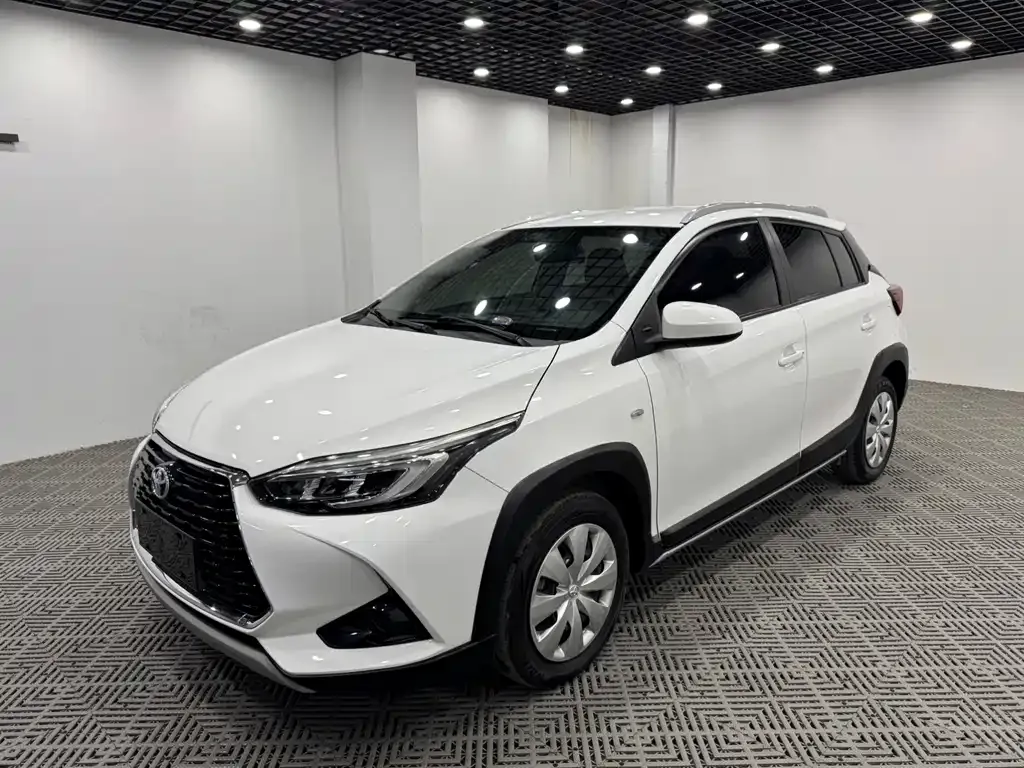 Toyota Yaris L — фото 3