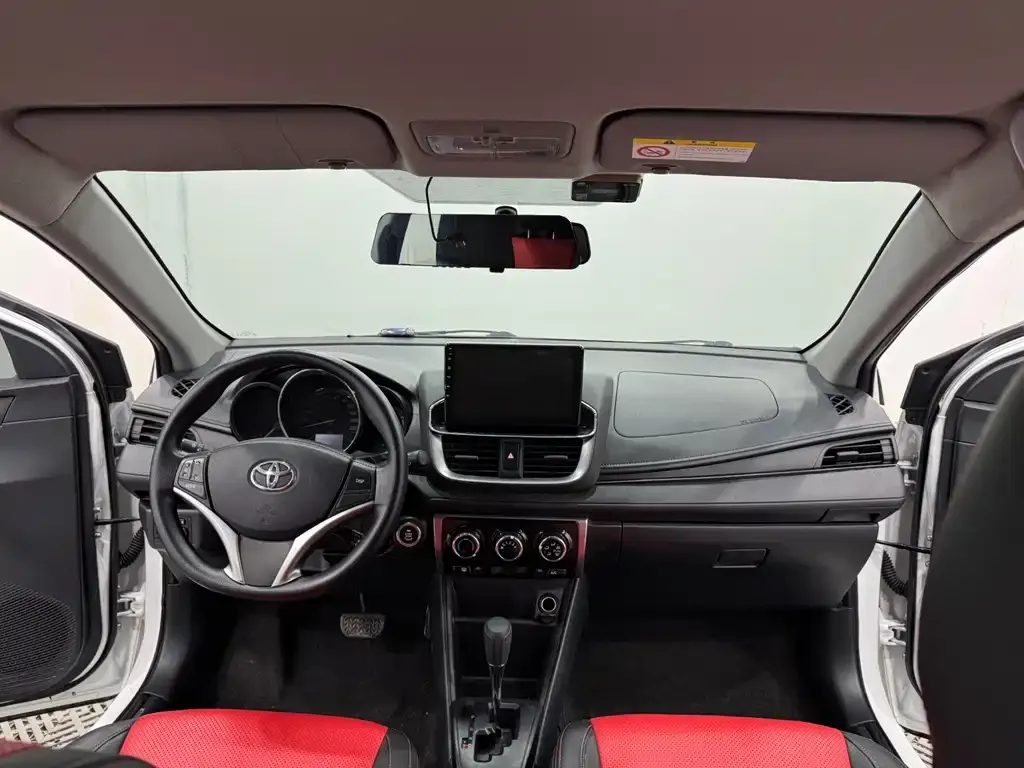 Toyota Yaris L — фото 5