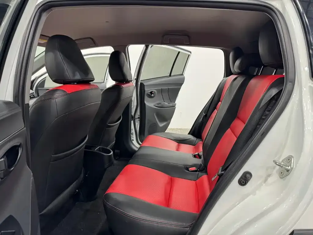 Toyota Yaris L — фото 6