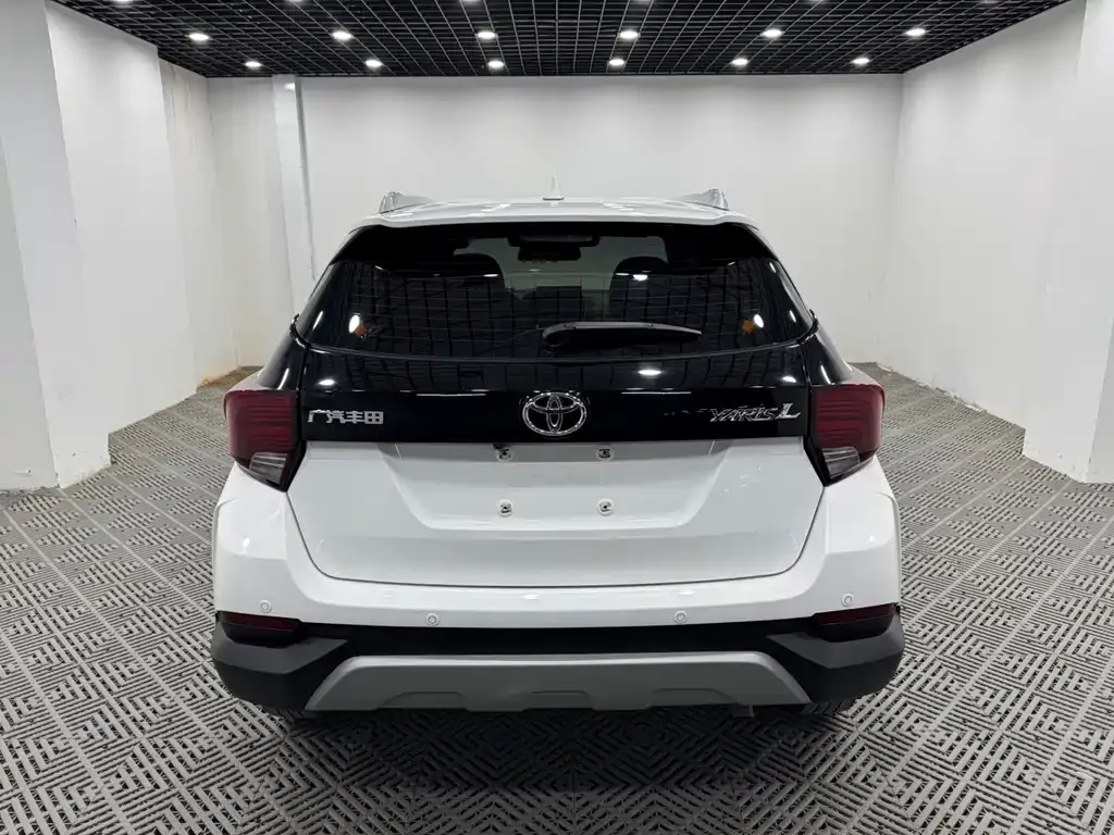 Toyota Yaris L — фото 8