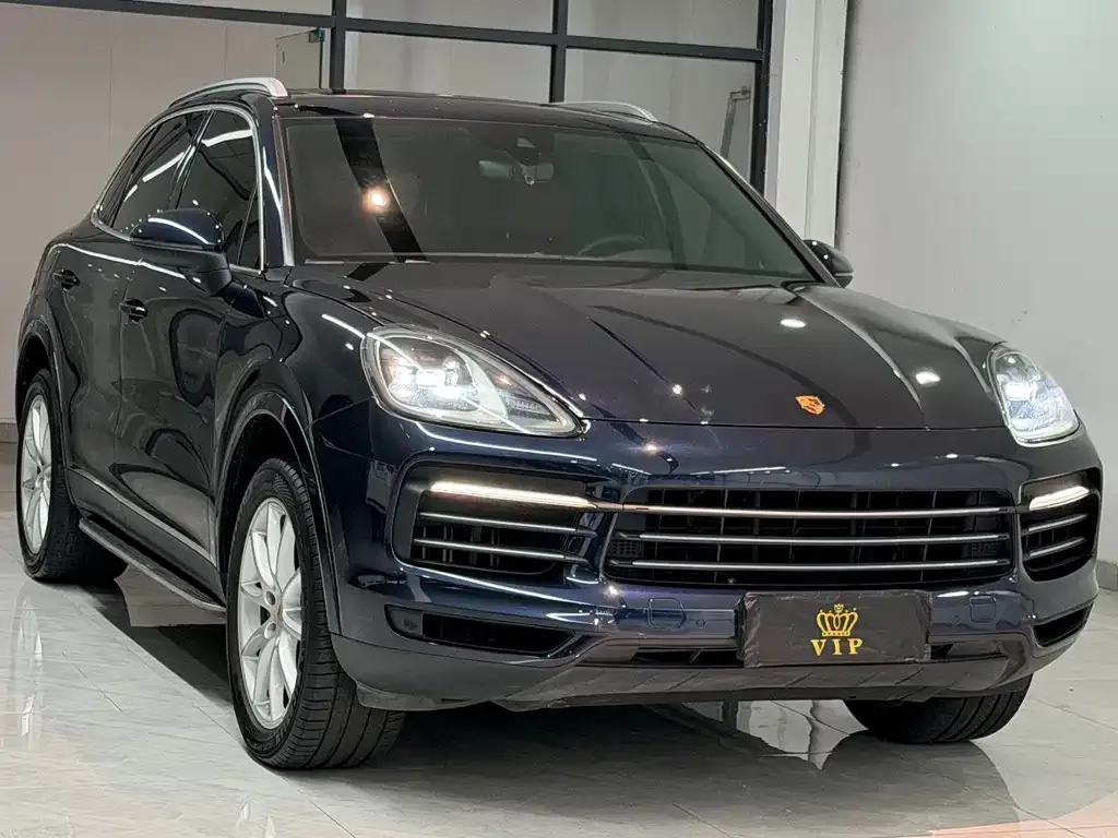 Porsche Cayenne — фото 1