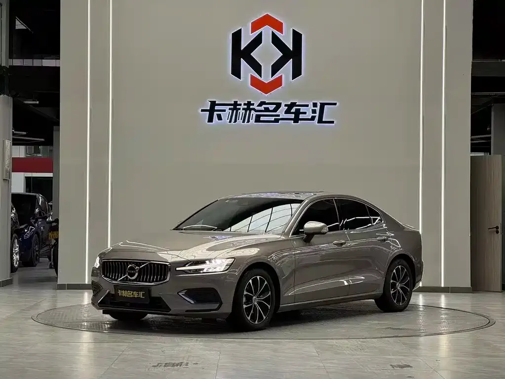 Volvo S60 — фото 1
