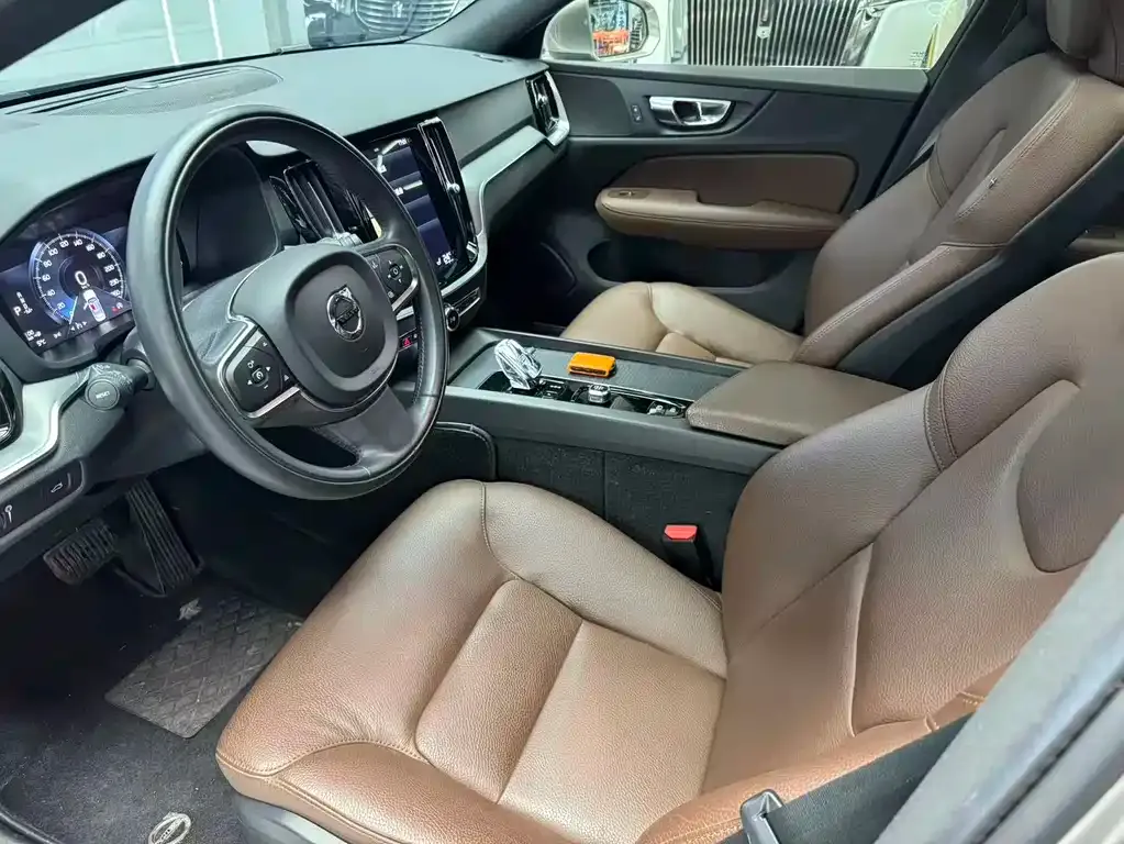 Volvo S60 — фото 10