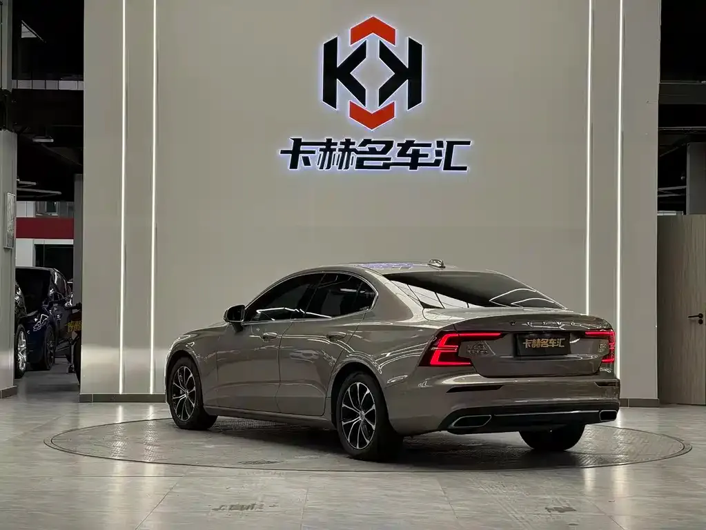Volvo S60 — фото 4