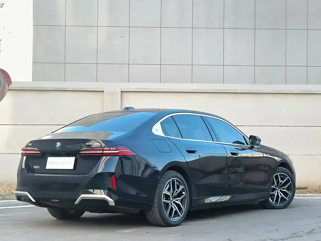 BMW i5 — фото 9