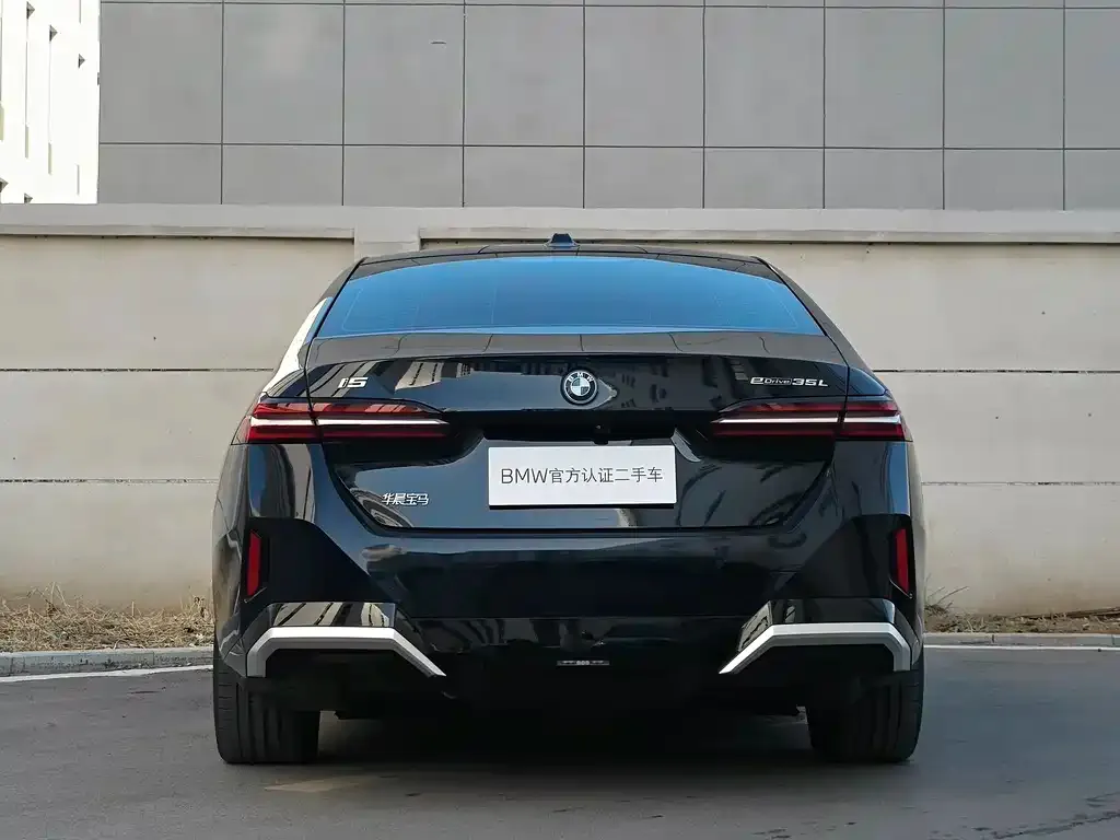 BMW i5 — фото 2
