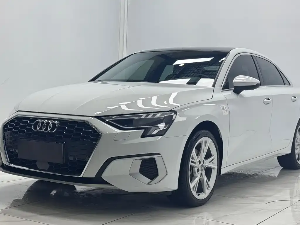 Audi A3 — фото 1