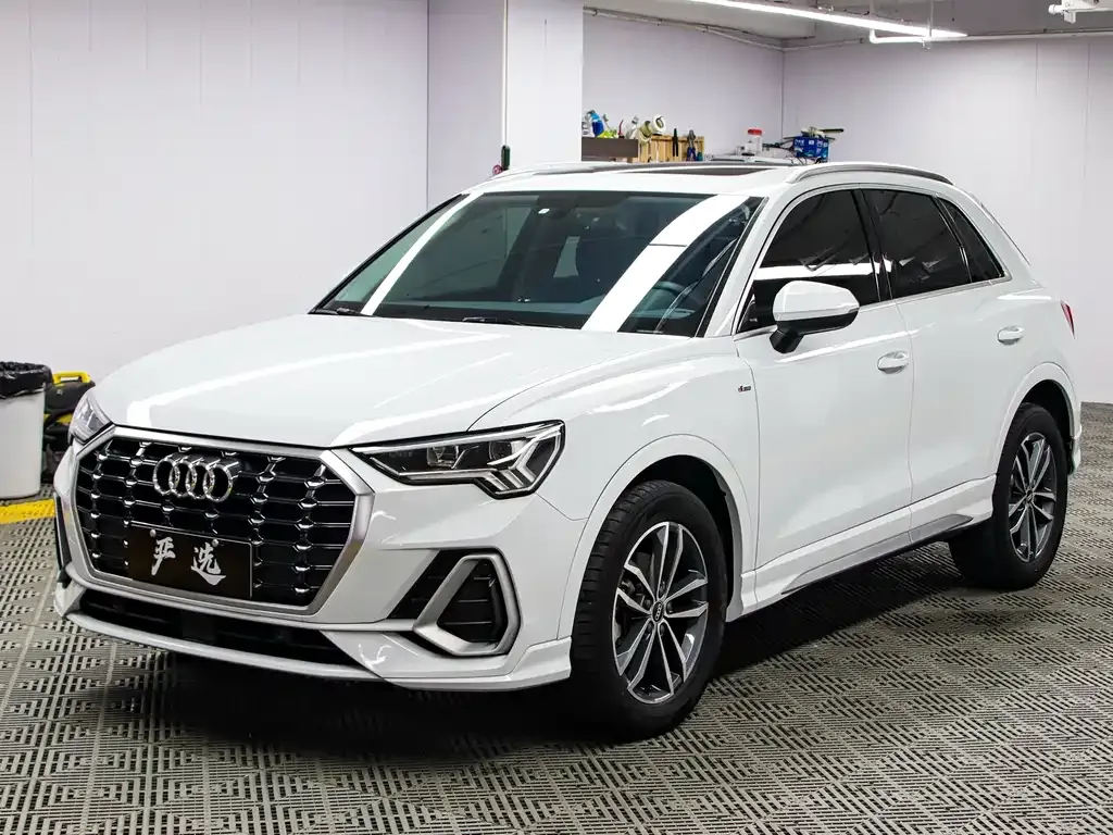 Audi Q3 — фото 1
