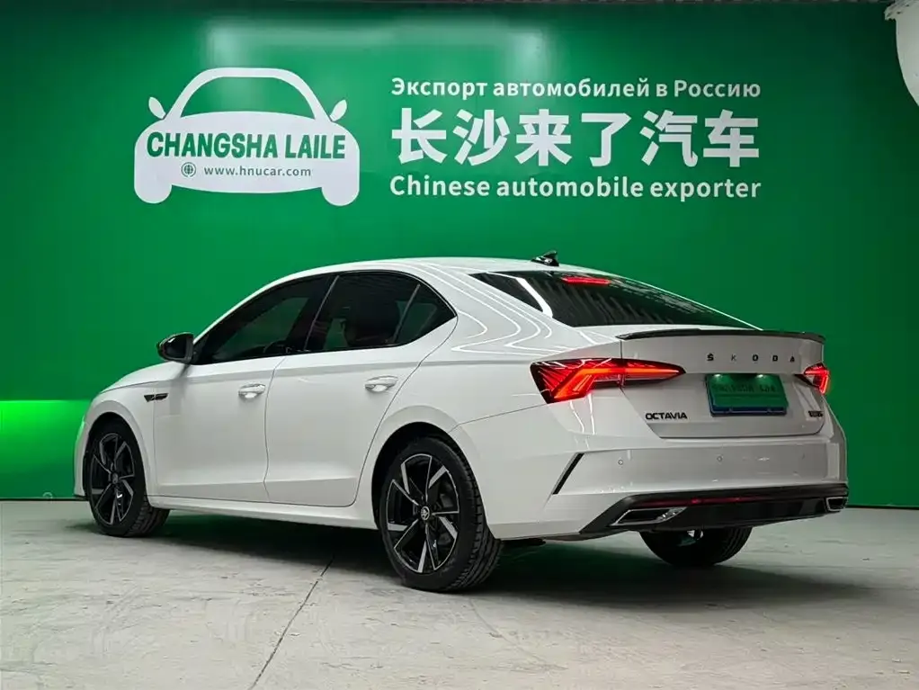 Skoda Octavia — фото 6