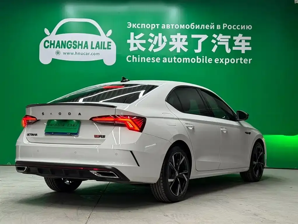 Skoda Octavia — фото 7