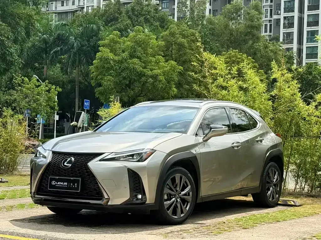 Lexus UX — фото 1